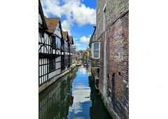 Leeds Castle from London for Historic Beauty and Scenic Countryside Views